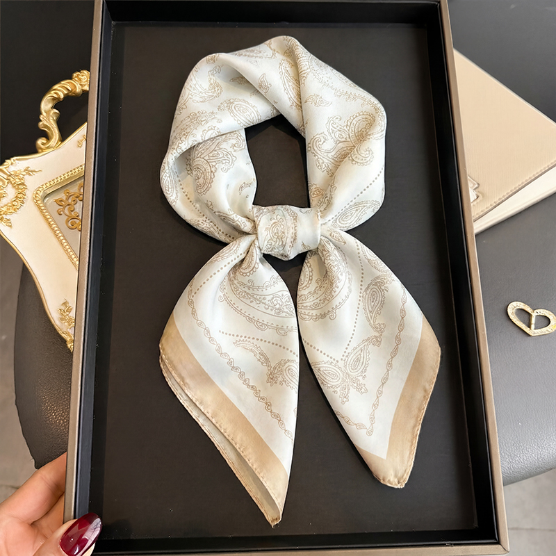 Silk Scarf Square - Pañuelo Cuadrado Vintage Beige con Estampado